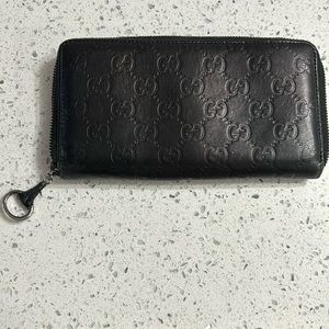Like new authentic Gucci wallet black